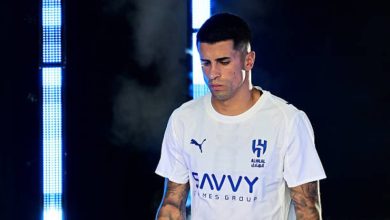 كانسيلو يوافق على البقاء مع برشلونة والهلال ينتظر العرض