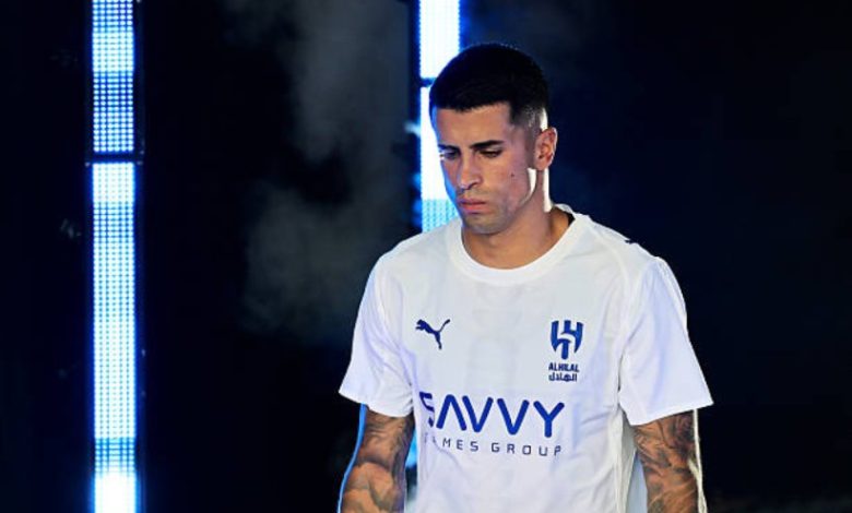 كانسيلو يوافق على البقاء مع برشلونة والهلال ينتظر العرض